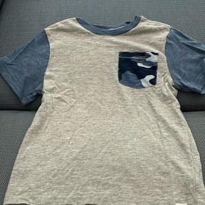 Gap size 5t camo pocket tee